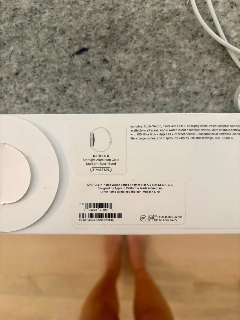 Apple Watch Series 8 in starlight 41mm
